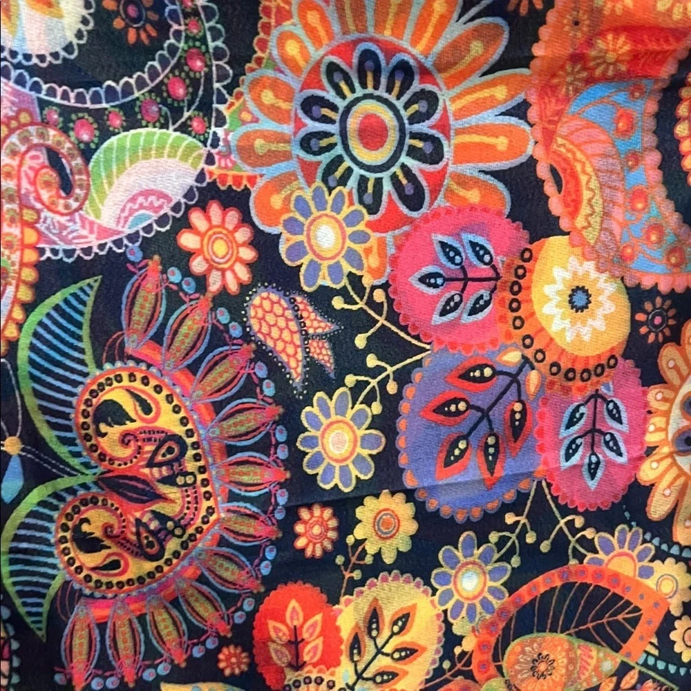 230. Colorful Geometric Patterned Wrap - Picture 4 of 5